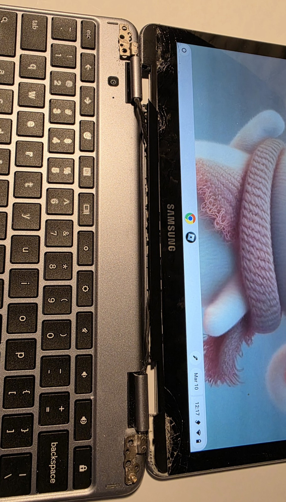 Samsung Chromebook, works perfectly. Needs repair. Comes with bag and charger.