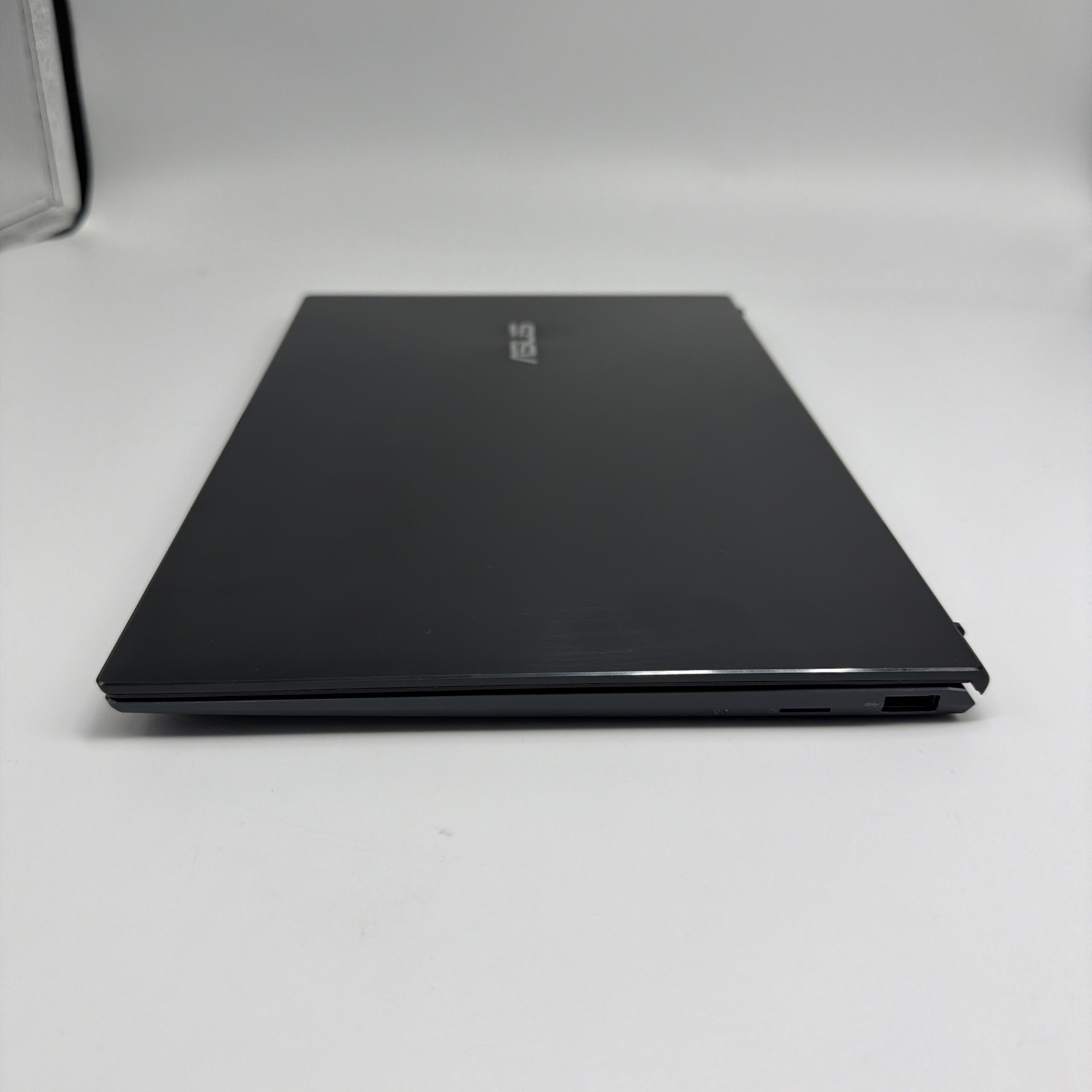 Asus ZenBook 13 UX325JA 13.3″FHD i7-1065G7 1.3GHz 8GB 512GB SSD W10 Home