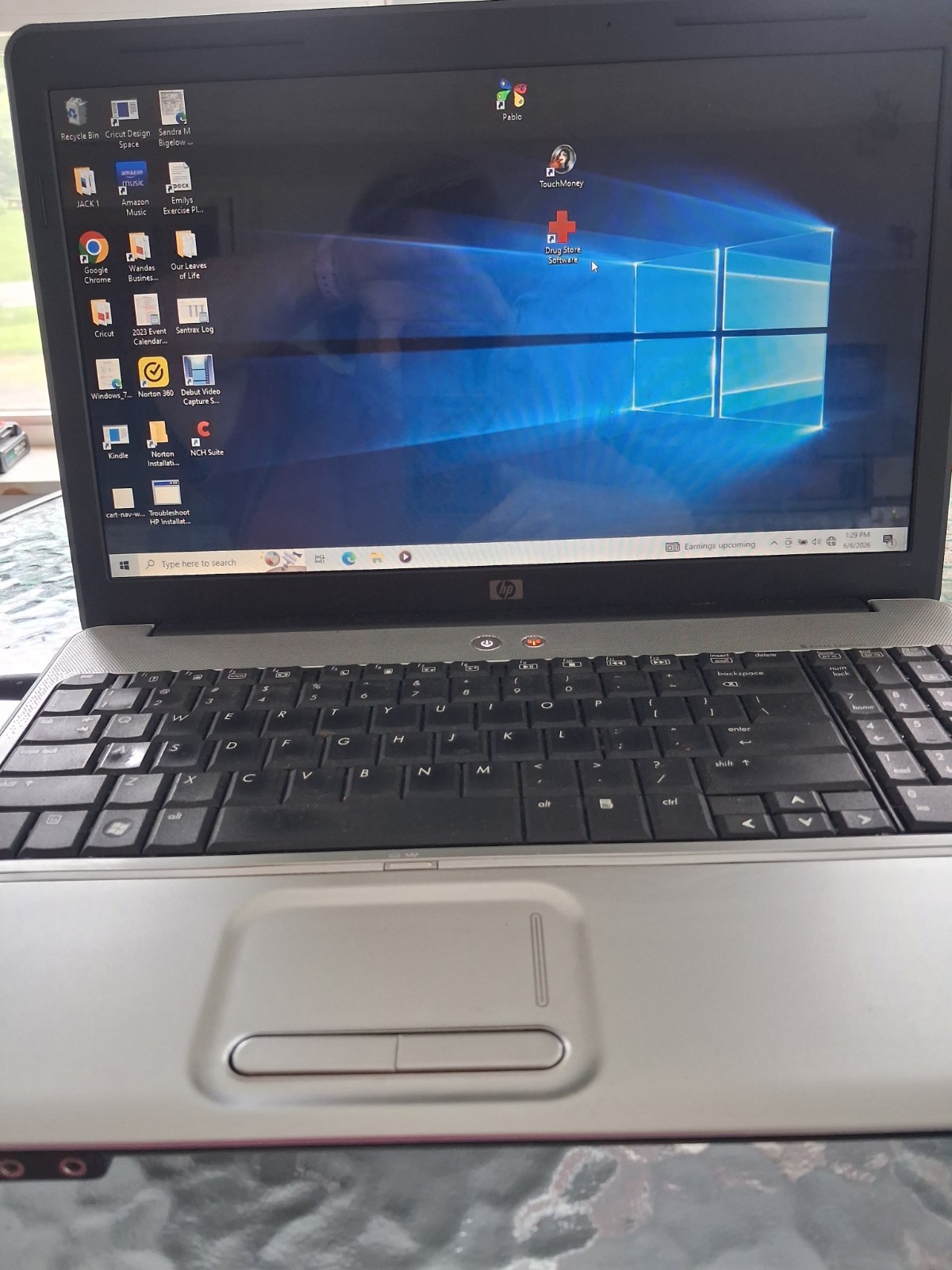 HP G60 NOTEBOOK – 2.2 ghz Intel Celeron 900 – 4GB RAM W/Adapter NO HDD