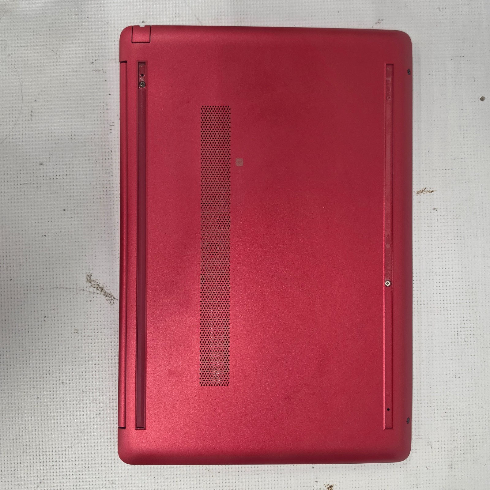 HP Laptop 15.6″ 15-DW0081WN Pentium Silver UHD 605 W11H 4GB 1.1GHz Red