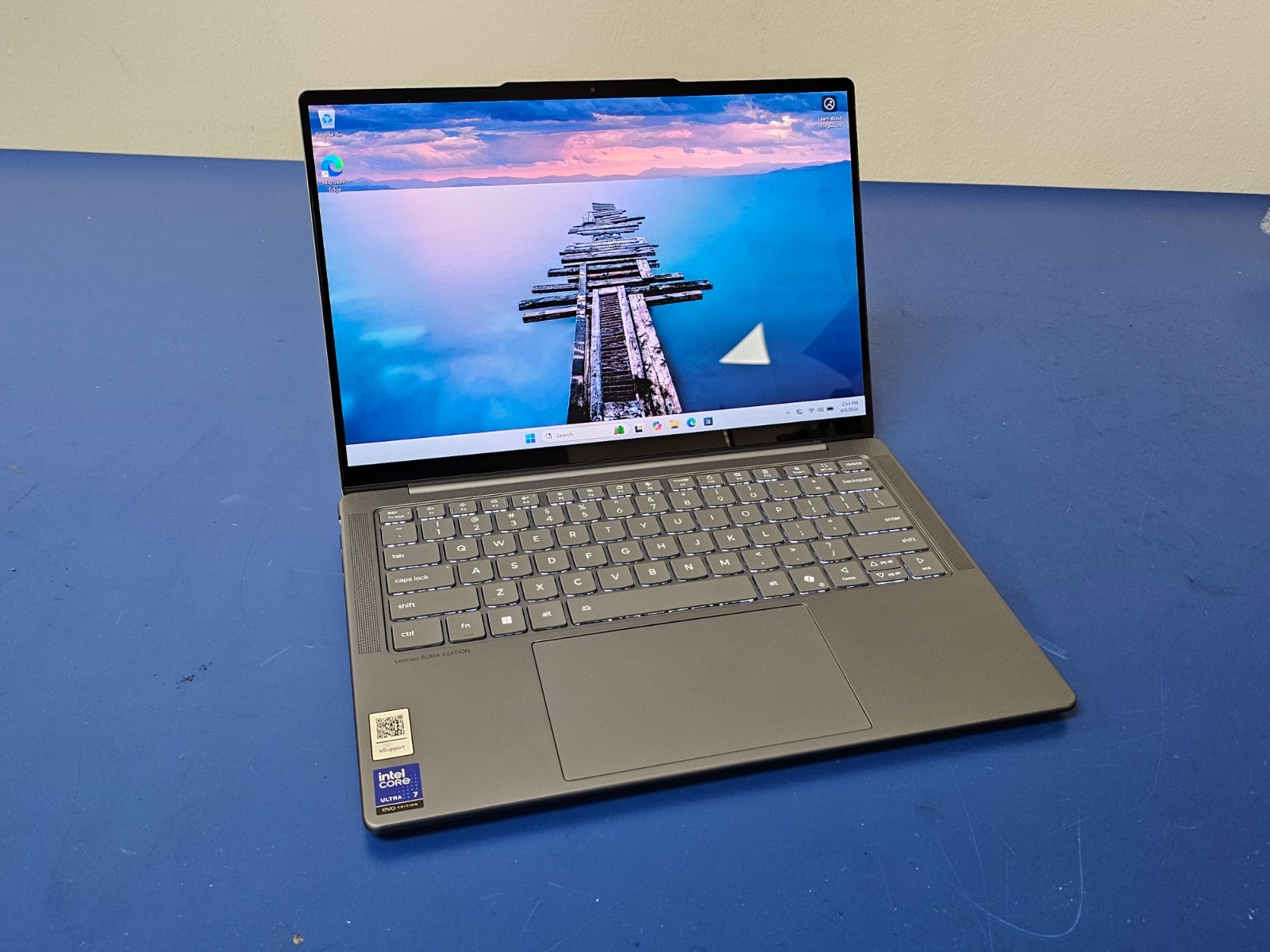 Lenovo Slim 7 14ILL10, Intel Core Ultra 7 258V, 2.20 GHz, 32 GB RAM, 1 TB NVMe