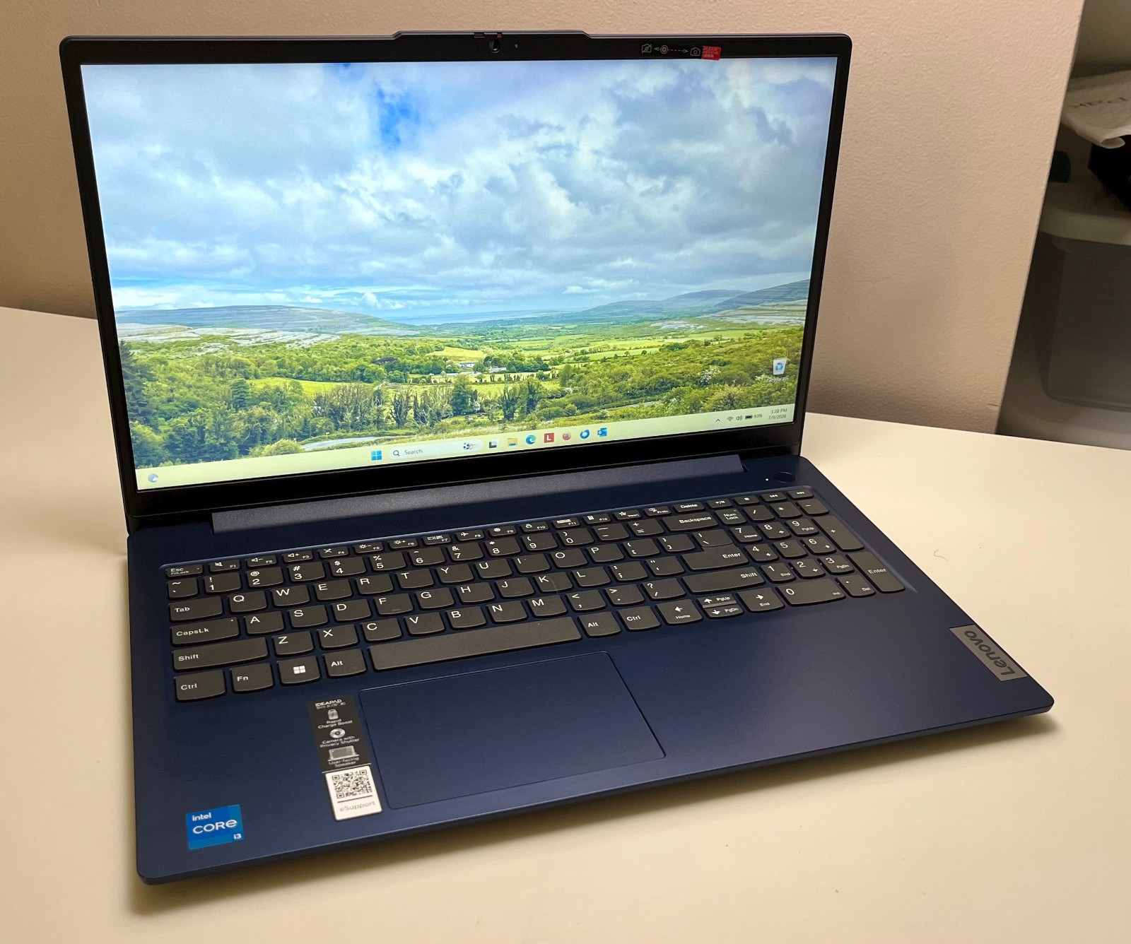 Used Lenovo IdeaPad Slim 3 15.6 Core i3 8GB 256GB Windows 11 Warranty