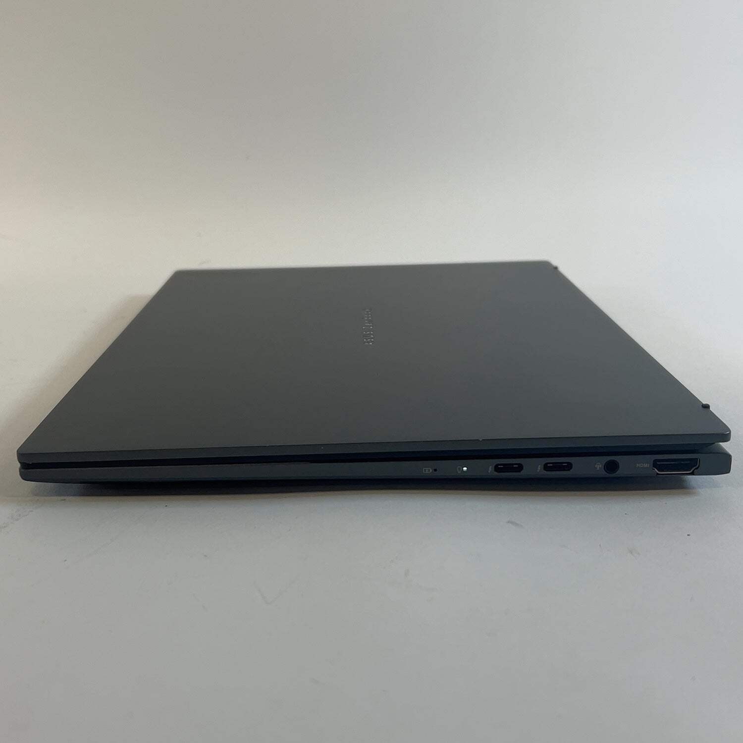 Asus Zenbook 14 UX3405C 14″ Core Ultra 9 285H 2.9GHz 32GB RAM 1TB SSD