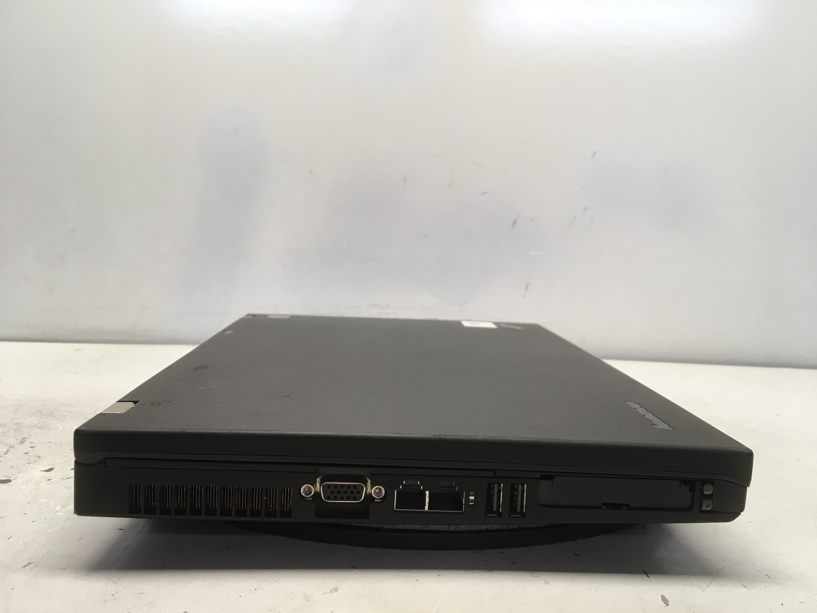 Lenovo ThinkPad T400 Intel Core 2 Duo P8400 2.26GHz 4 GB NO HDD No Batt