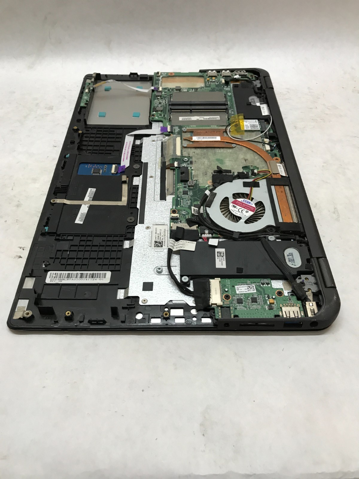 Toshiba Satellite Radius 15″ Intel Core i5 NO RAM For Parts NO POWER AS IS! – DW