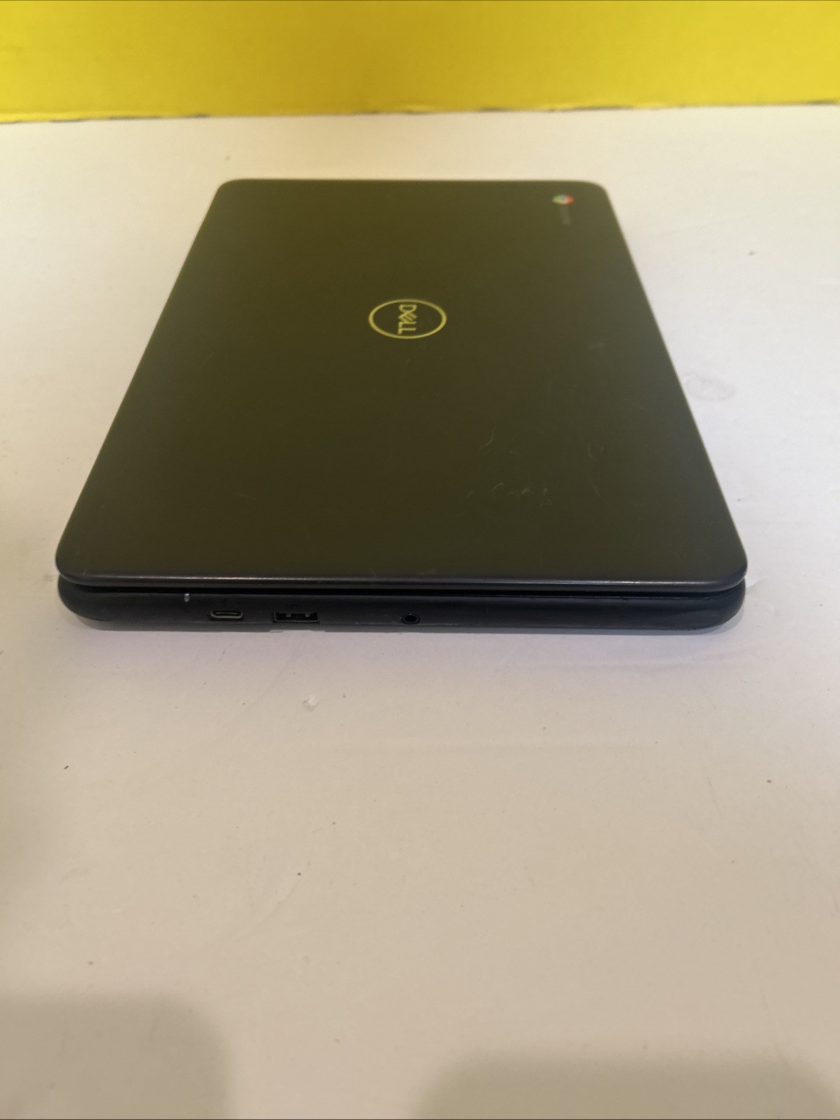 Dell Chromebook 3100 Touchscreen – Fully Functional – Screen Blemishes screen