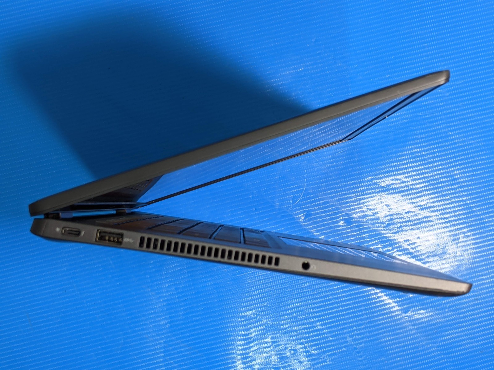 Dell Latitude 7520 15.6″ FHD Intel i5-1145G7 2.6GHz 8GB 256GB SSD Win11Pro +PA