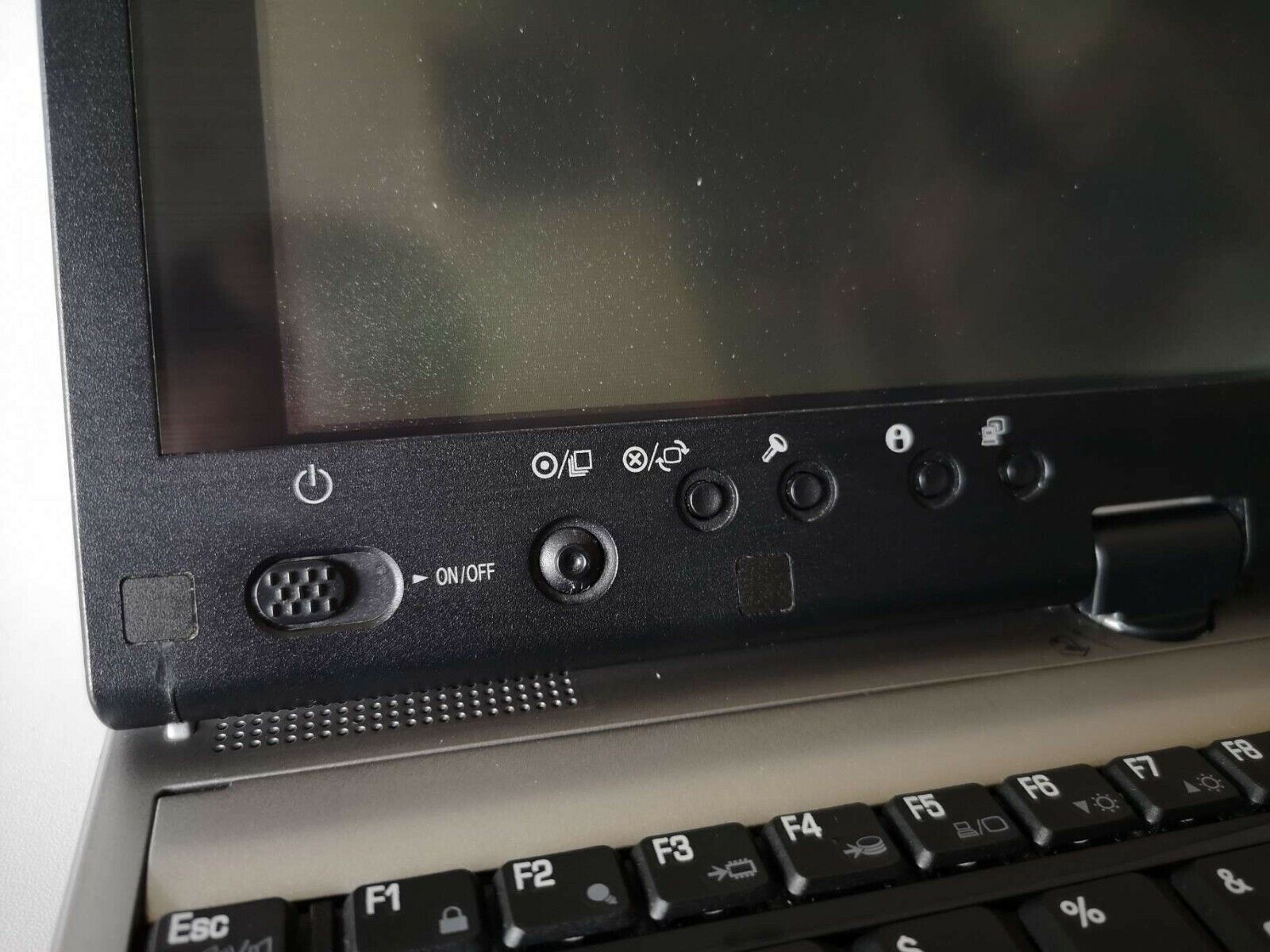 Toshiba Portege M400 Core Duo T2400 2GB/120GB HDD 1400×1050 KAM