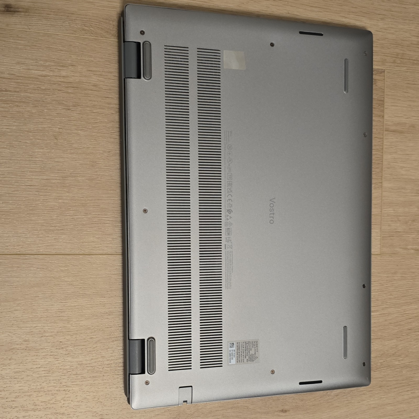 Dell Vostro 5620 16″ i7-1260P 16GB RAM 500GB SSD Win 11 Pro Xe Graphic 128MB