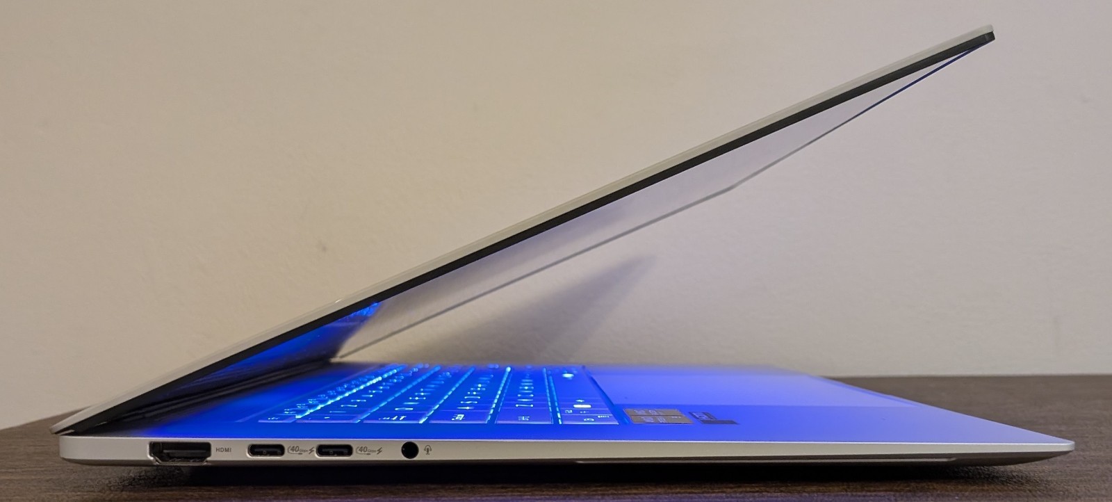 ASUS Zenbook S 16 3K 120Hz OLED Touch (Ryzen AI 9 365, 24GB RAM, 1TB SSD) White