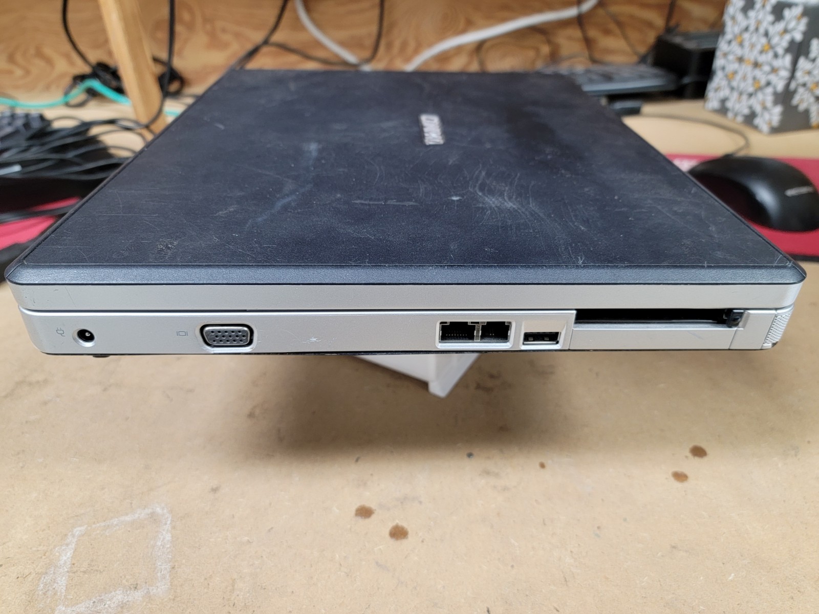 COMPAQ PRESARIO M2000 AMD Sempron 2800+ – 896MB RAM 40GB HDD – DVD/CDRW – WIN XP