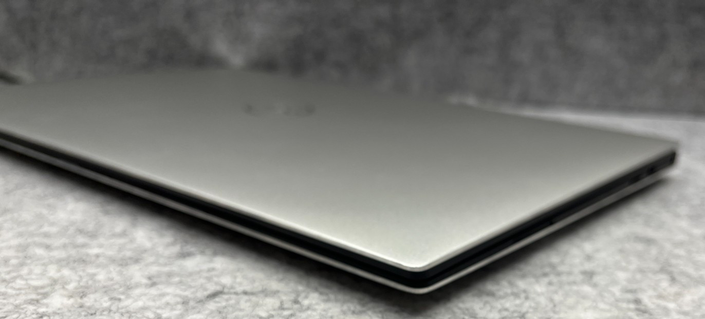 Dell XPS 13 7390 FHD 6-Core i7‑10710U @ 1.10GHz 16GB RAM 512GB NVMe W11 Pro