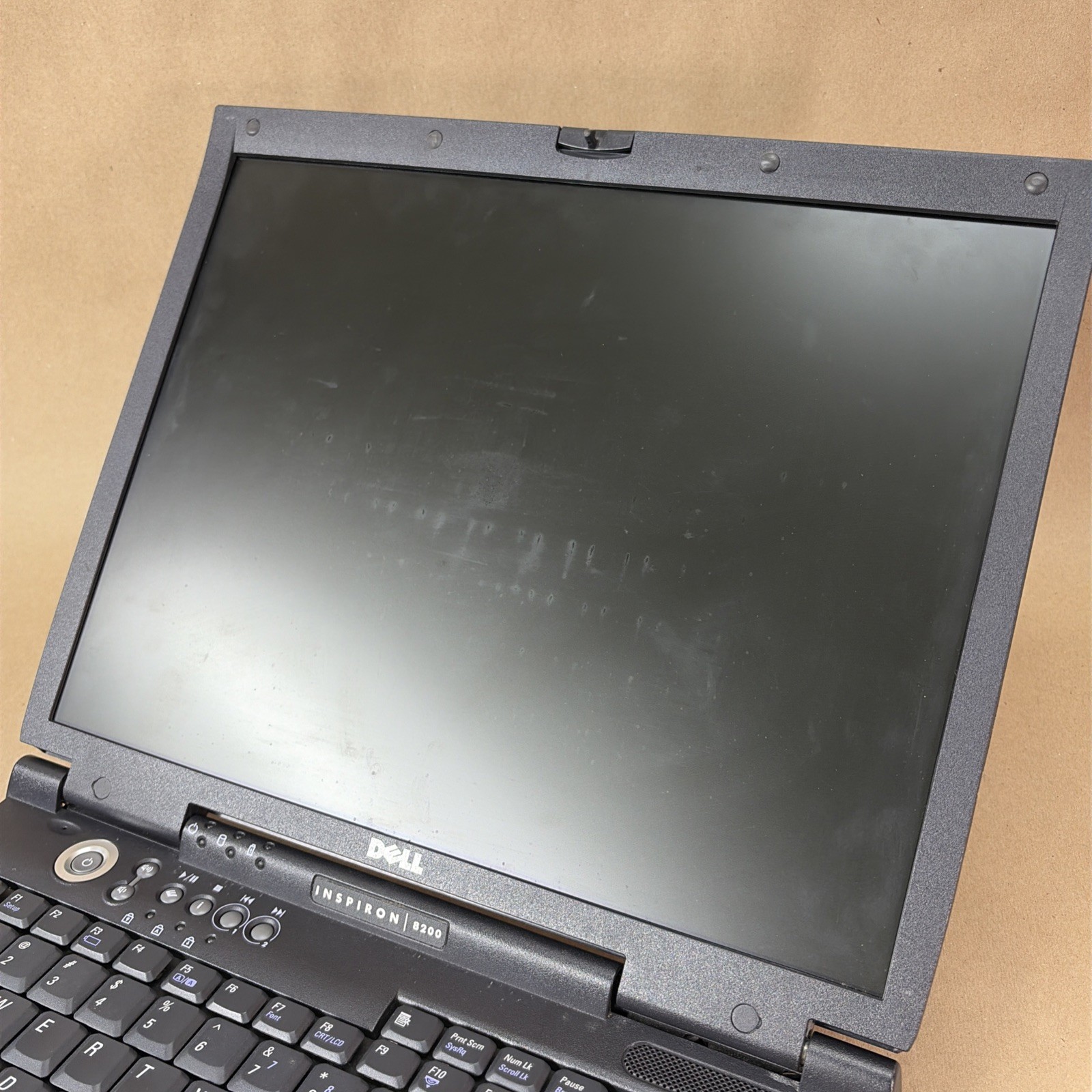 FOR PARTS Dell Inspiron 8200 PP01X Intel Pentium 4 Laptop UNTESTED