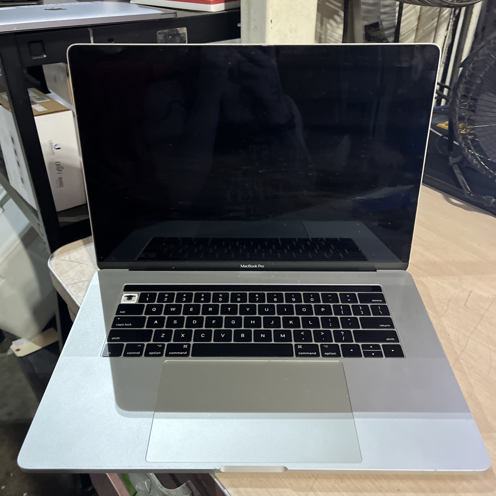APPLE MACBOOK PRO 15″ TOUCH/MID-2017 CORE I7-7700HQ 2.8GHZ 16GB 256SSD