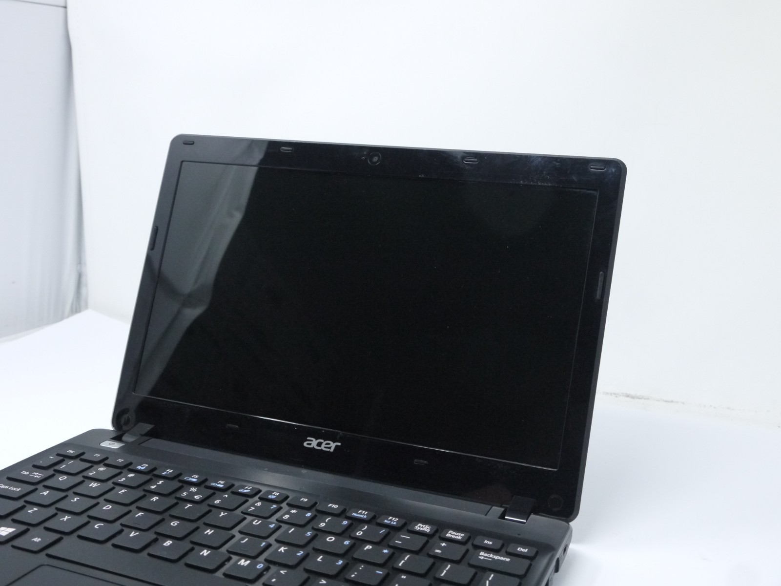 Acer Aspire One 725-0494 11.6″ Netbook – AMD C-70 / 4GB / 320GB HDD – Read Desc
