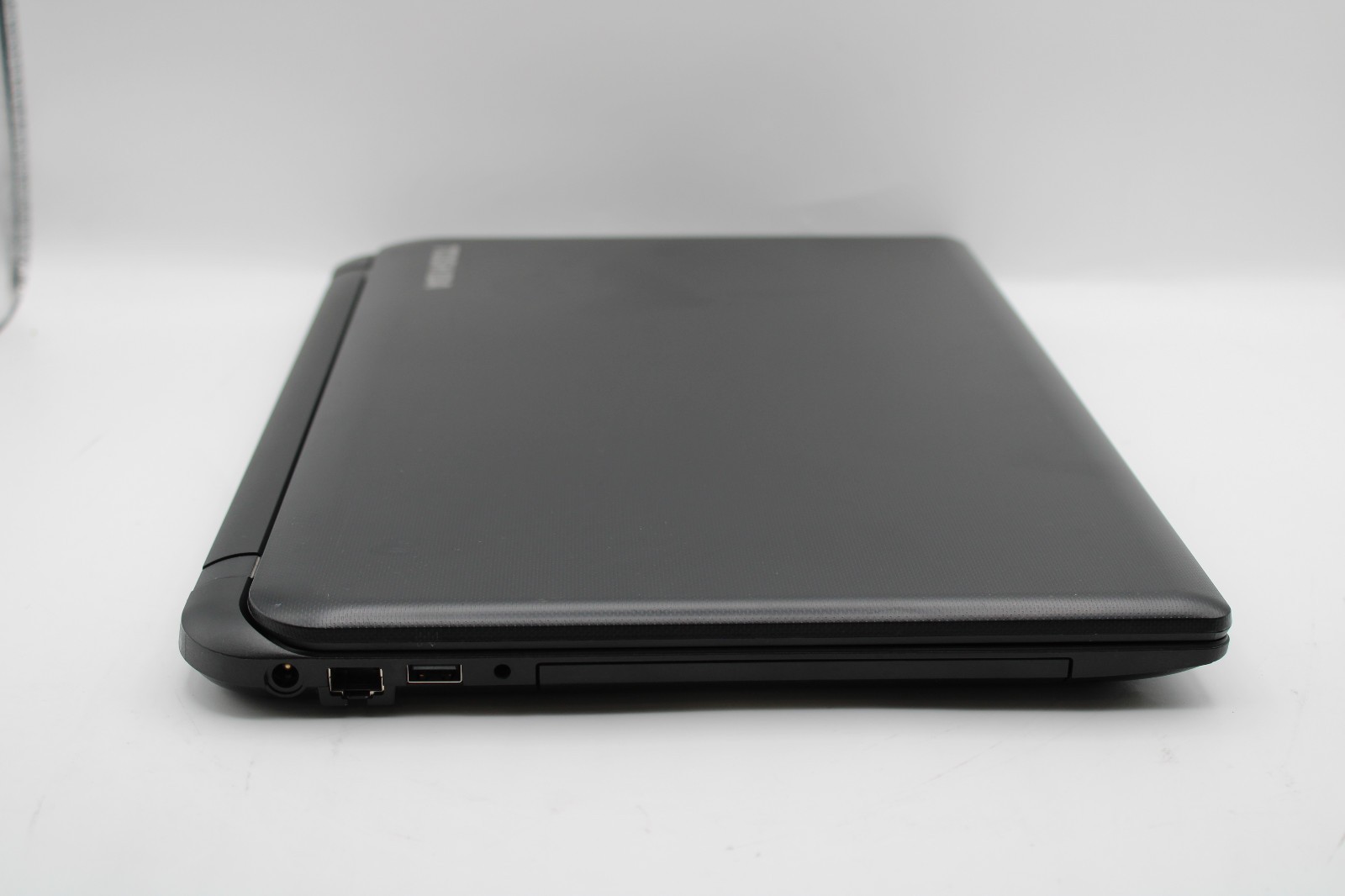 Toshiba Satellite C55t i3-4005U @ 1.7 GHz 4GB RAM 256GB SSD No OS