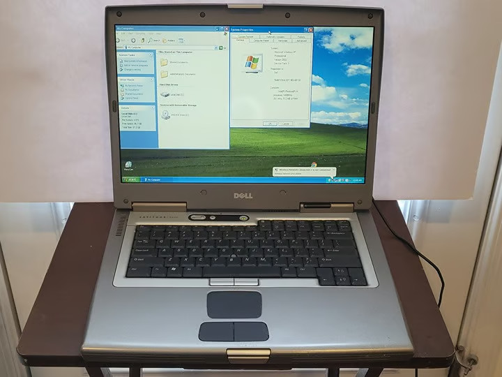 Dell 15″ Laptop Windows XP SP3 32 BIT-Parallel port-9 pin Serial Port-RS232- CD