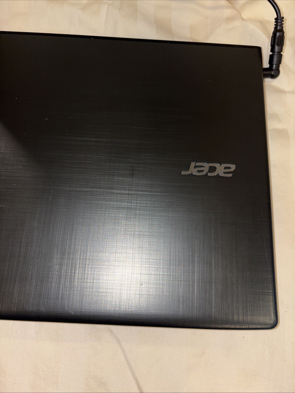 ACER ASPIRE E5-575 | I3-7100U 2.40 GHZ 4GB 250GB Hdd Windows 10 home