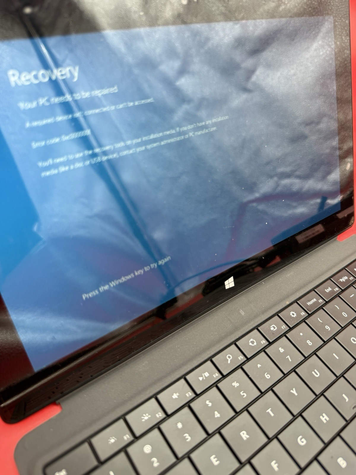 Windows Surface Pro Tablet, 8.1 Model 1516, Windows RT 64GB – with charger Read!