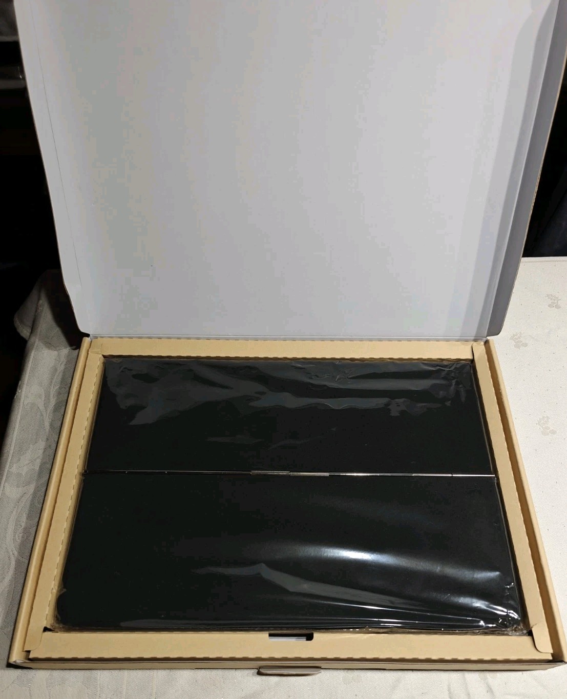 Chuwi CoreBook 13.3″ 2-in-1 Intel Win11 Tablet Laptop 8GB RAM 128GB SSD + Stylus