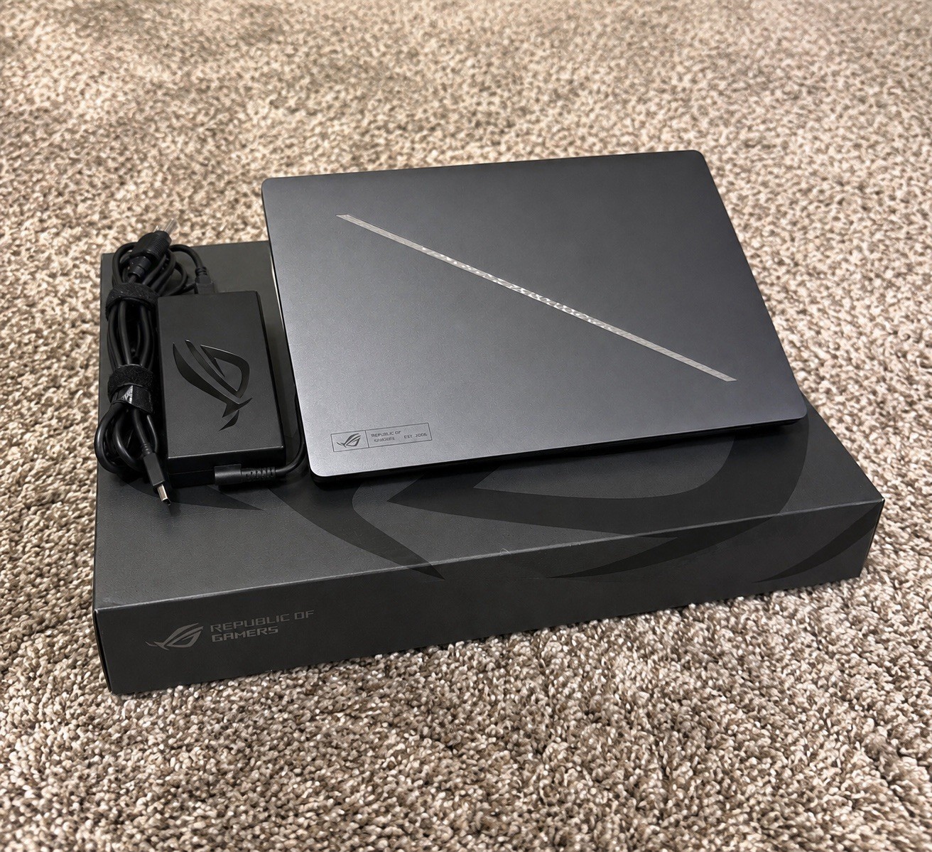 ASUS ROG Zephyrus G16 GU605 RTX 4070 Core Ultra 9 16GB 1TB OLED 240Hz