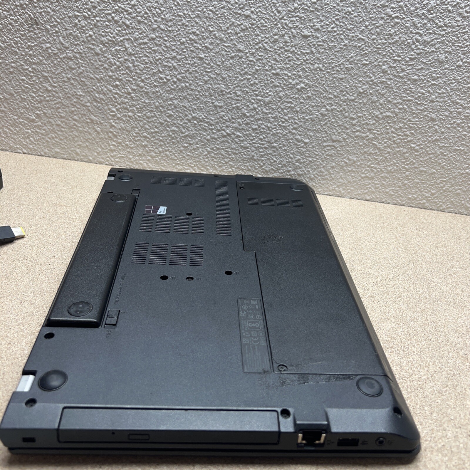 LENOVO THINKPAD E570 15.6″ Intel Core i5-7200U 2.50GHz 8GBRAM -256GBSSD