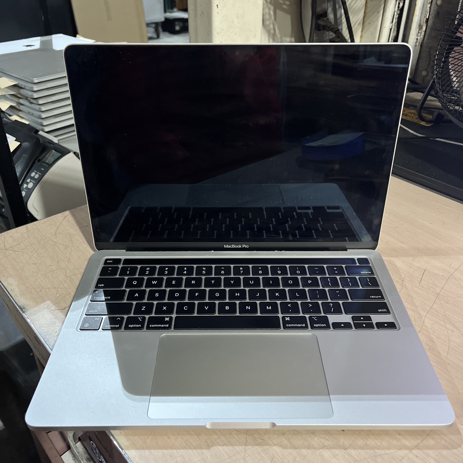 APPLE MACBOOK PRO “M1″ 8 CPU/8GPU 13” 3.2GHZ 8GB RAM 256SSD