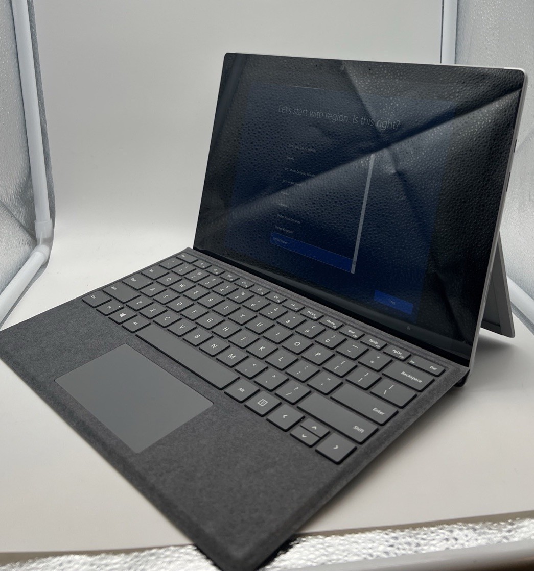 Microsoft Surface Pro Core i7-7660U 2.50GHz 8GB RAM 256GB 5/3