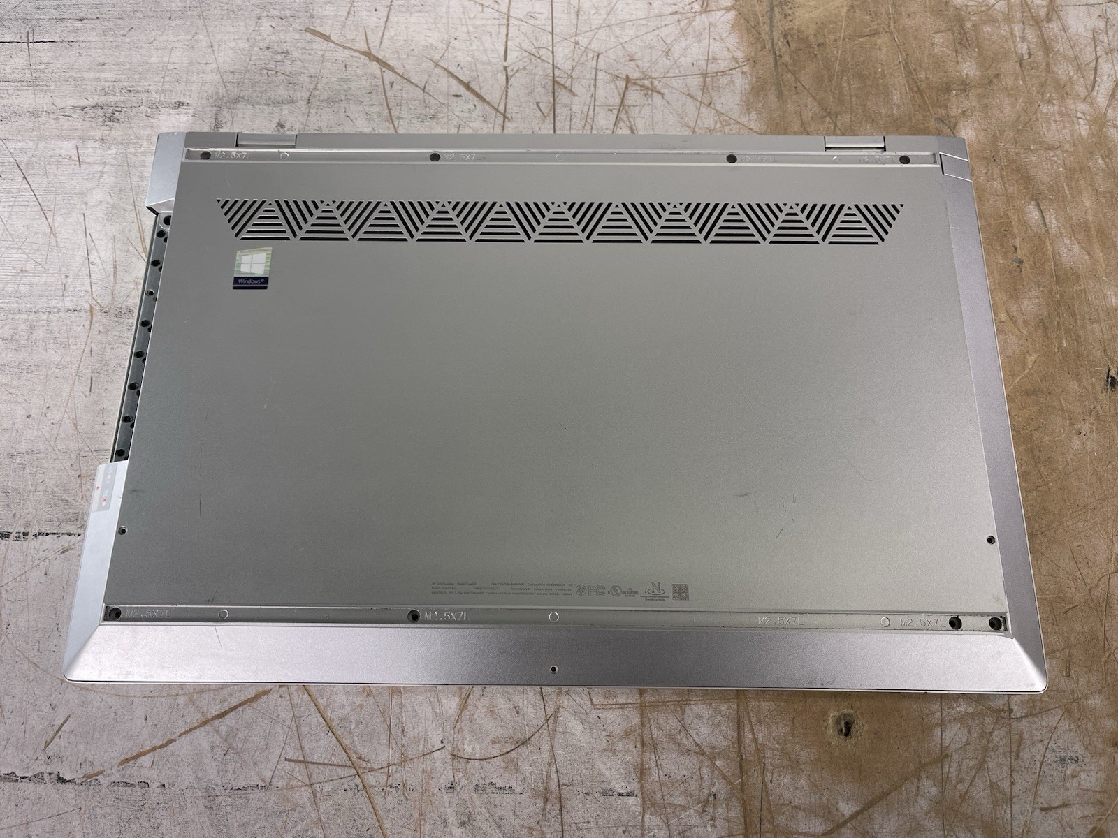 HP ENVY 17T-CE100 i7-10510U @ 1.80 GHz, 16GB RAM, NO HDD/OS – (FOR PARTS)