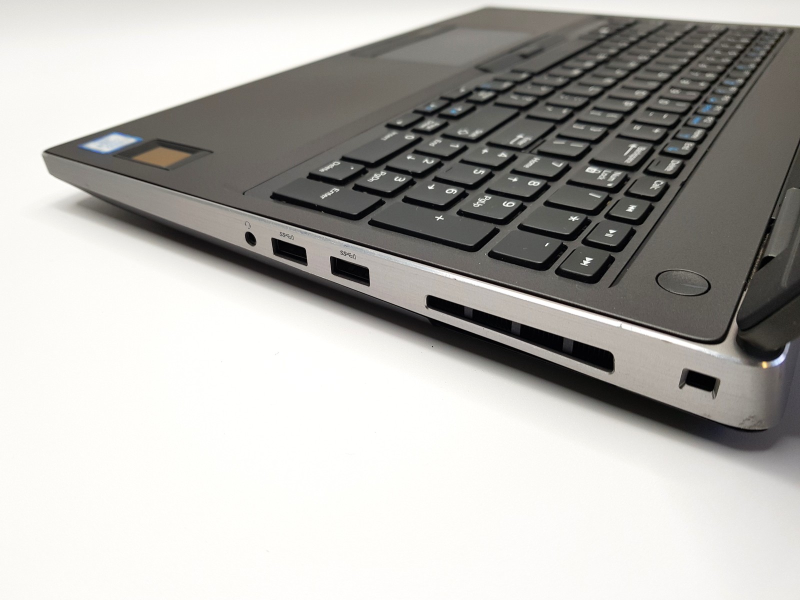 Dell Precision 7540 15.6″ FHD I9-9880H 16GB 256GB SSD Quadro Rtx 3000 W 10 Pro