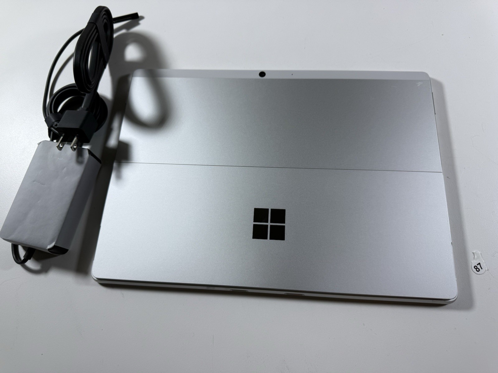 Microsoft Surface Pro 8 (1982) i5-1145G7 – 16GB RAM – 256GB 120Hz – Win 11 Pro
