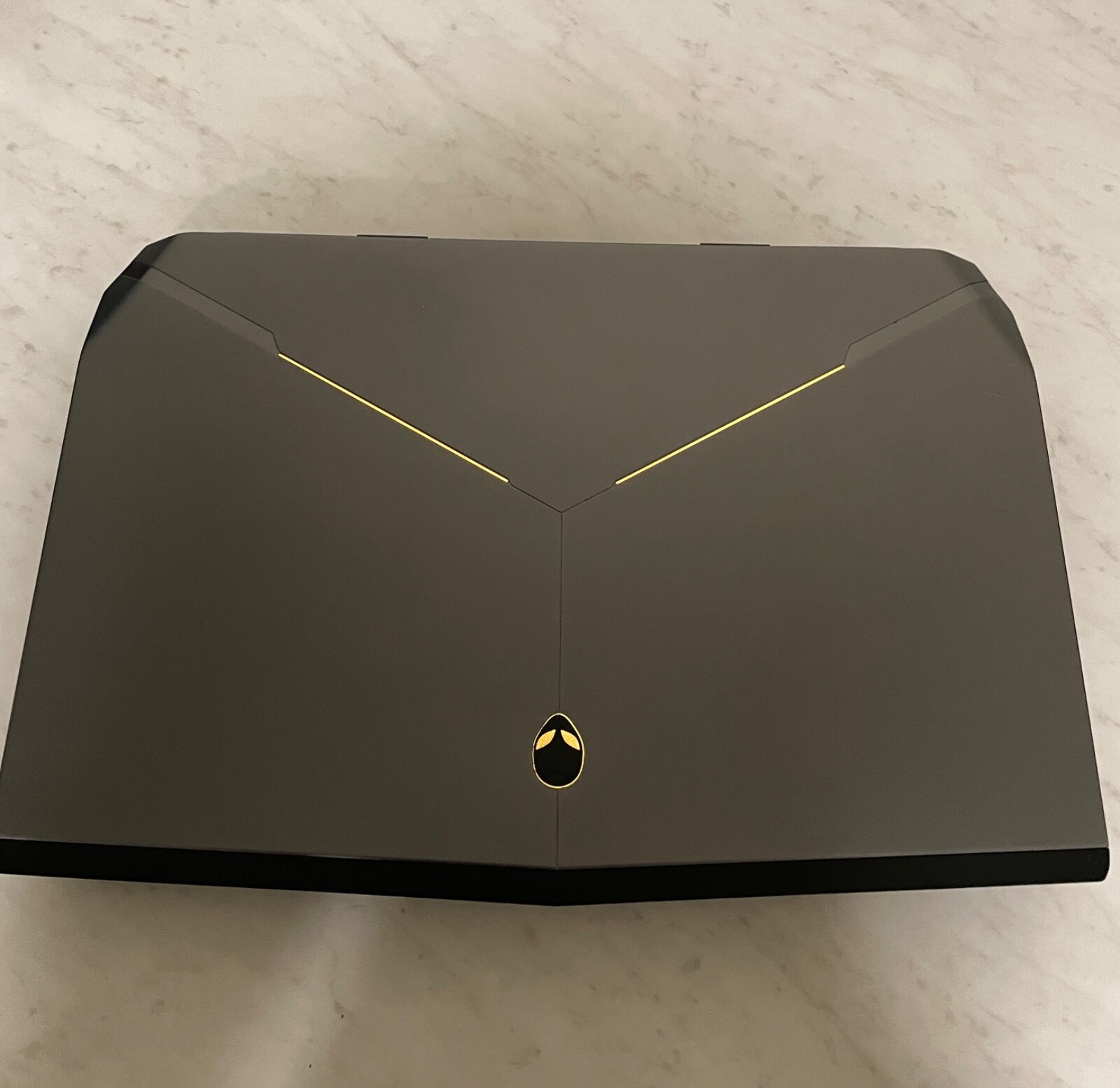 Alienware 15 r2 gaming laptop (Excellent Condition)