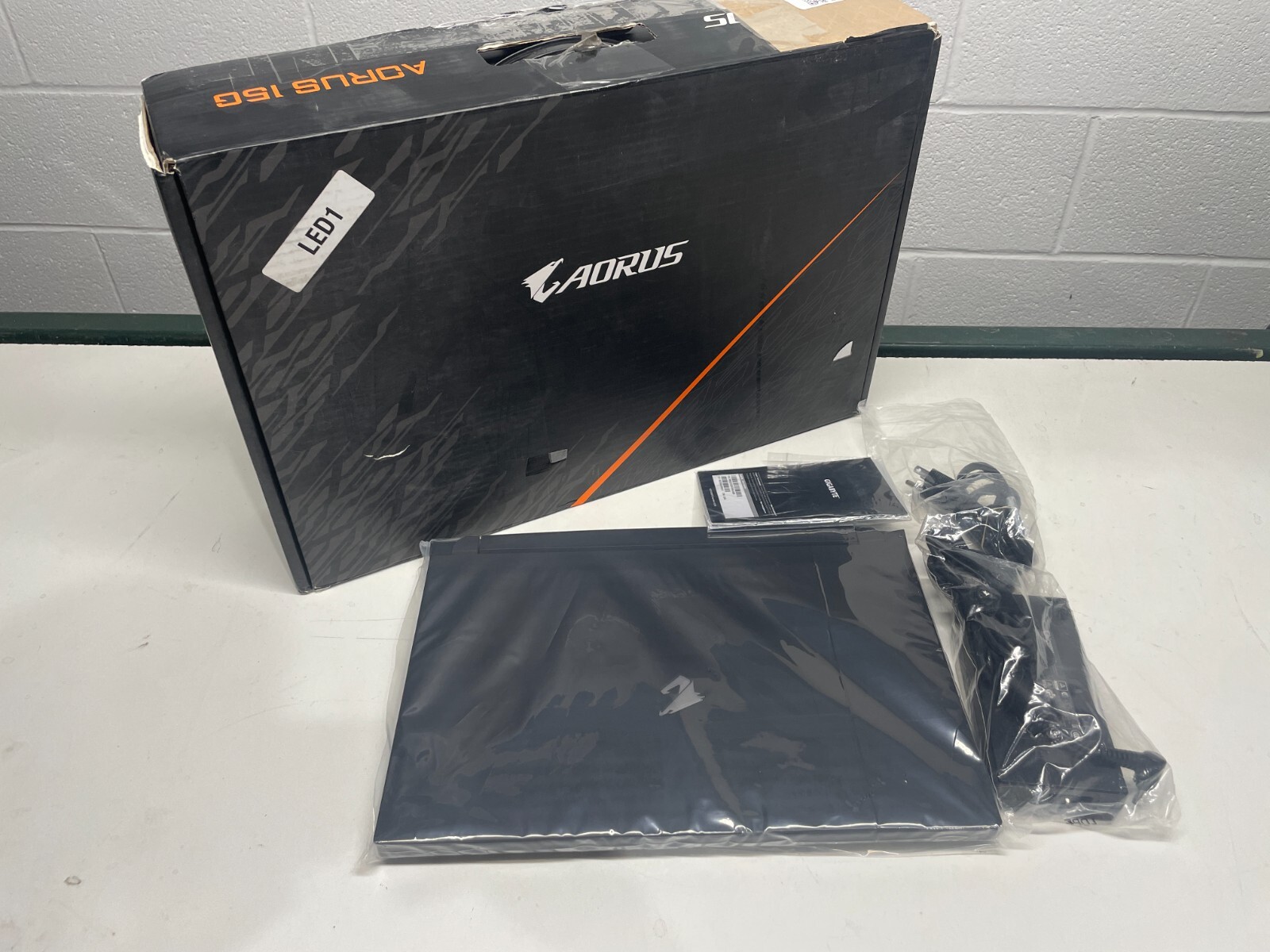 GIGABYTE AORUS 15G YC i7/RTX 3080/32GB/1TB Gaming Laptop (YC-8US2450SH)