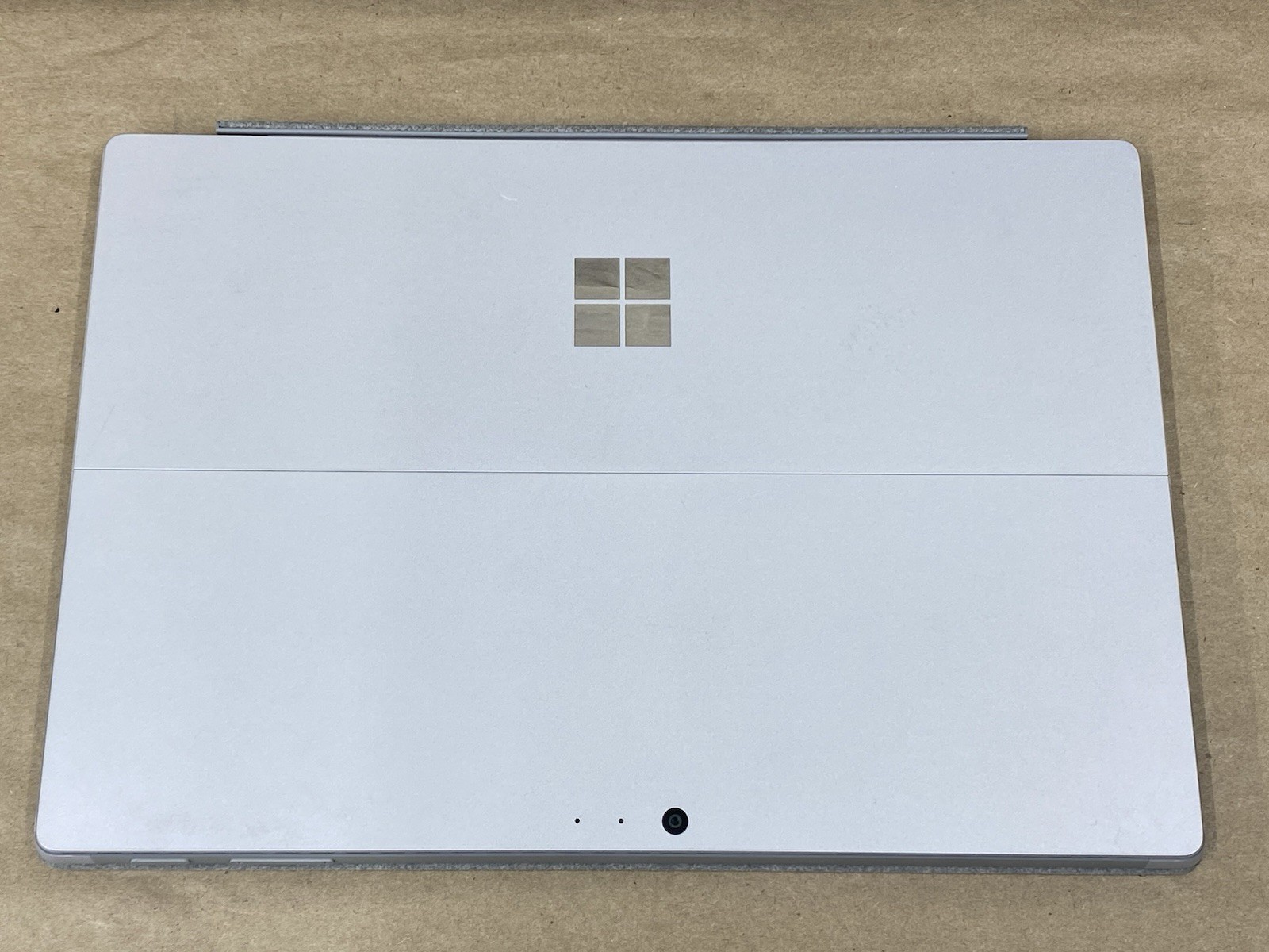 Microsoft Surface Pro – 12″ 2736*1824 – i5-7300U – 8GB – 256GB SSD – Win 10 READ