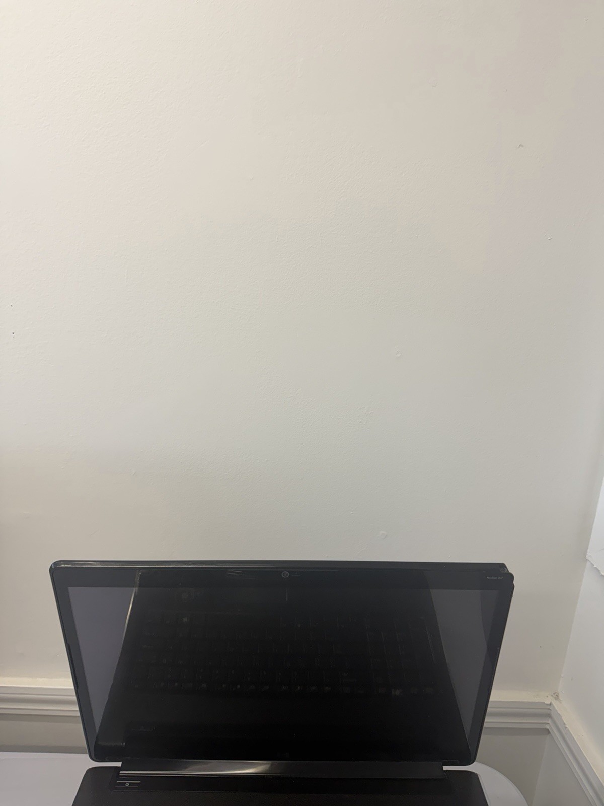 HP Pavillion dv7-3000 Laptop – Good Screen – CPU Unknown – Read Des