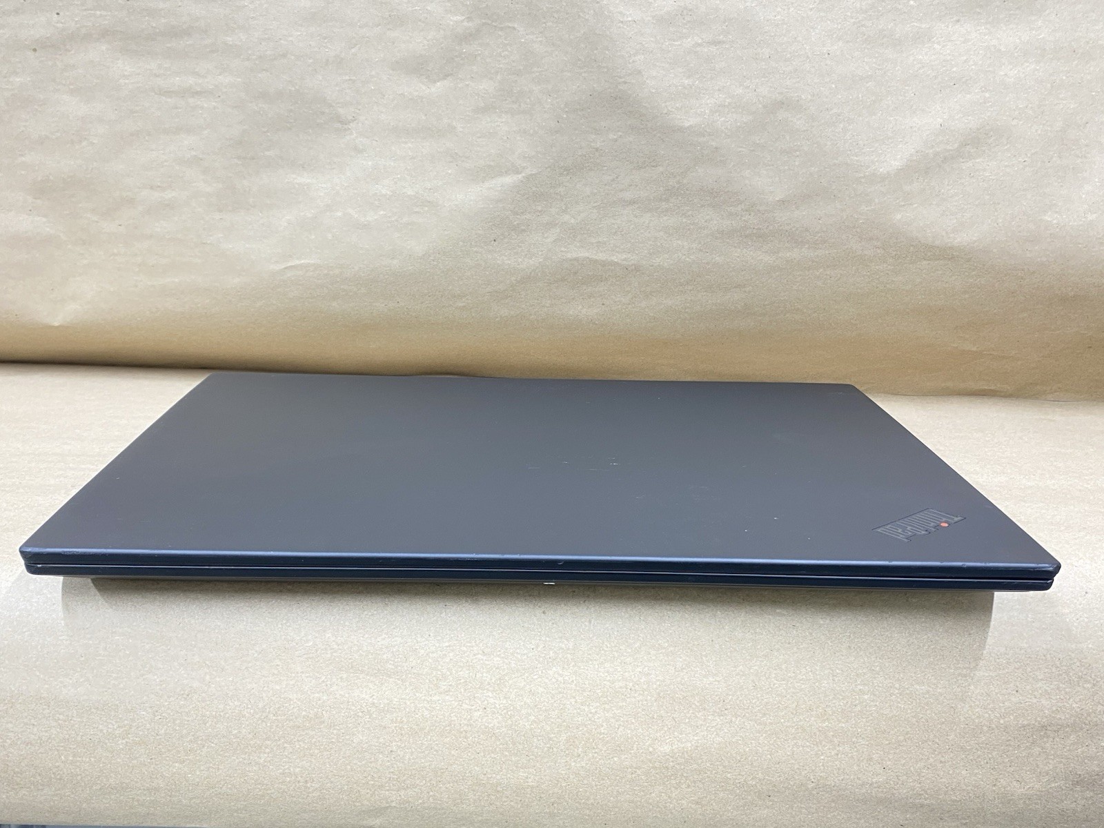 Lenovo Thinkpad P1 – 15.5″ 3840*2160 E-2176M 16GB – 256GB SSD – Win 11 – READ