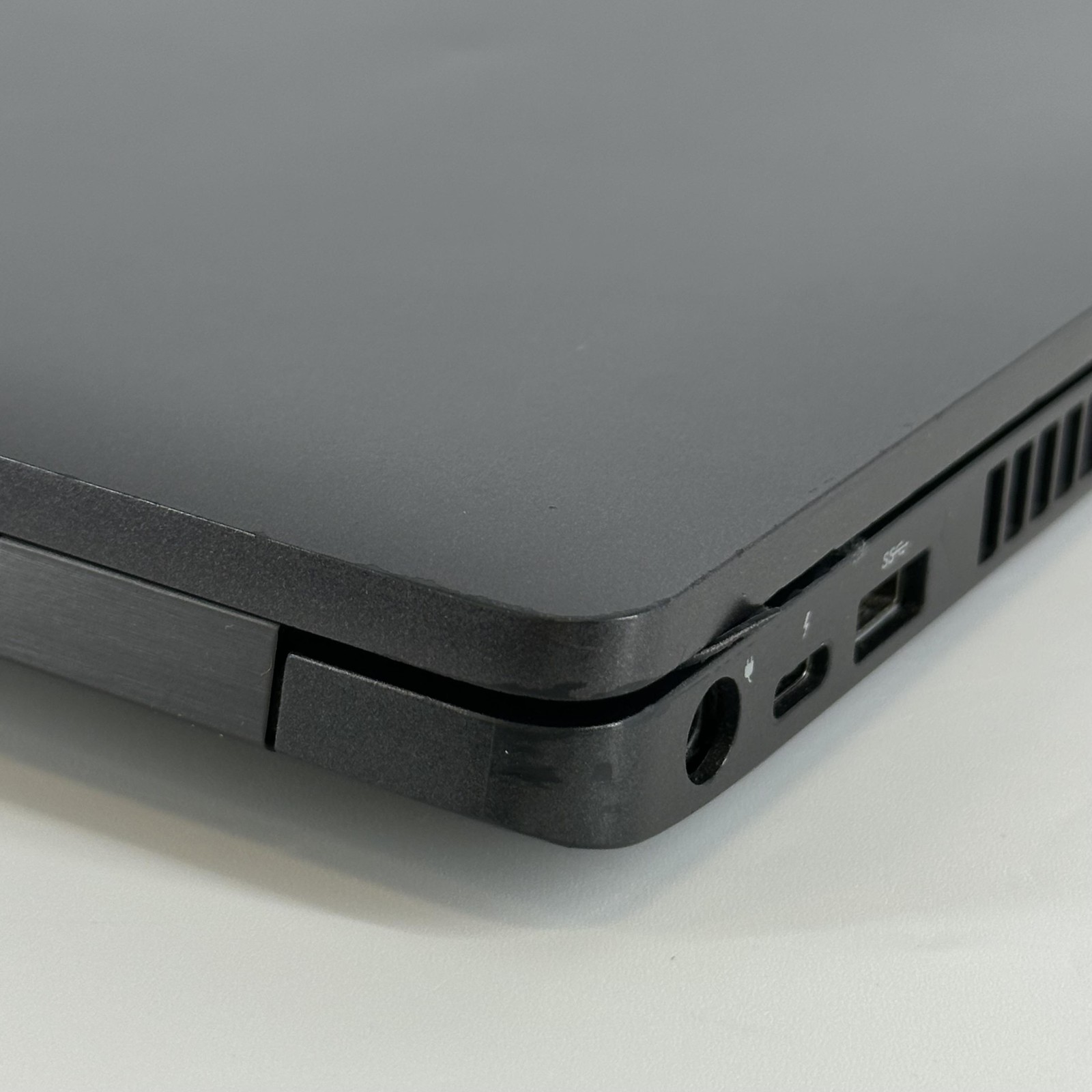 Dell Latitude 5501 15 Gray FHD i7-9850H 2.60GHz 48GB 512GB SSD Good BAD BATTERY