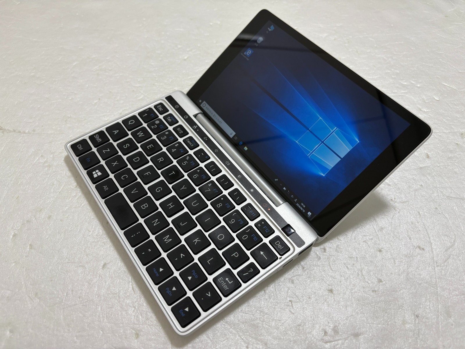 GPD Pocket 2 Core m3-8100Y 8GB SSD 128GB WIndows 11 Pro UMPC Portable PC Laptop