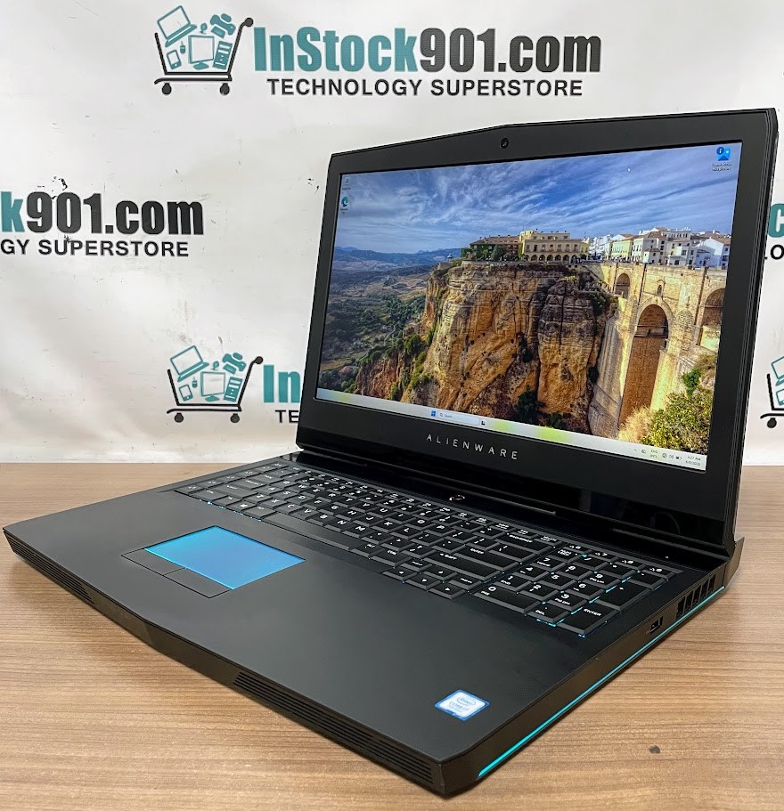 Alienware 17 R4 W11Pro NVIDIA GTX 1060 i7-7700 2.80GHz 16gb RAM 500gb HDD READ!