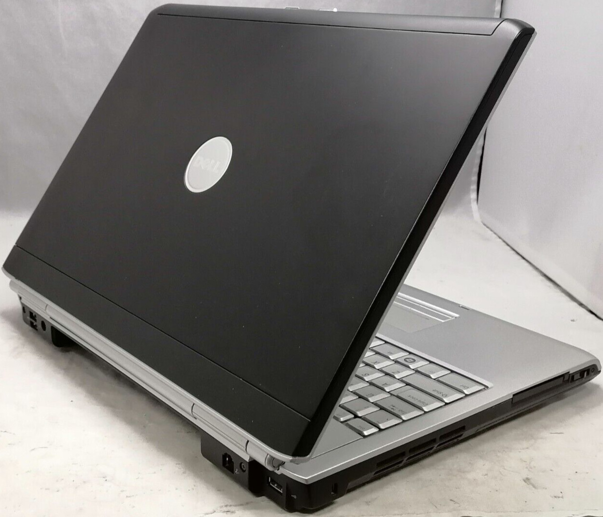 FOR PARTS 17″ Dell Inspiron 1720 (Core 2 Duo T7100/2 GB RAM/NO HDD)