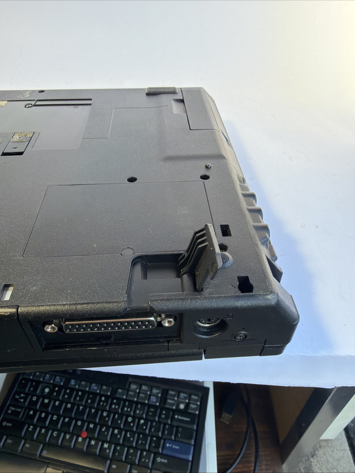 VINTAGE 1990s IBM ThinkPad 390 Laptop Pentium II Win 98 SE 3.5 Floppy BAD HINGE