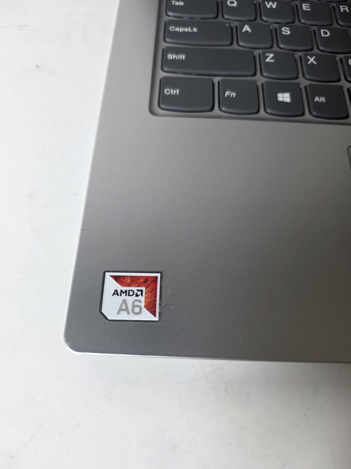 Lenovo IdeaPad Slim 1-14AST-05 AMD A6-9220E 1.6GHz 4 GB 64 GB EMMC