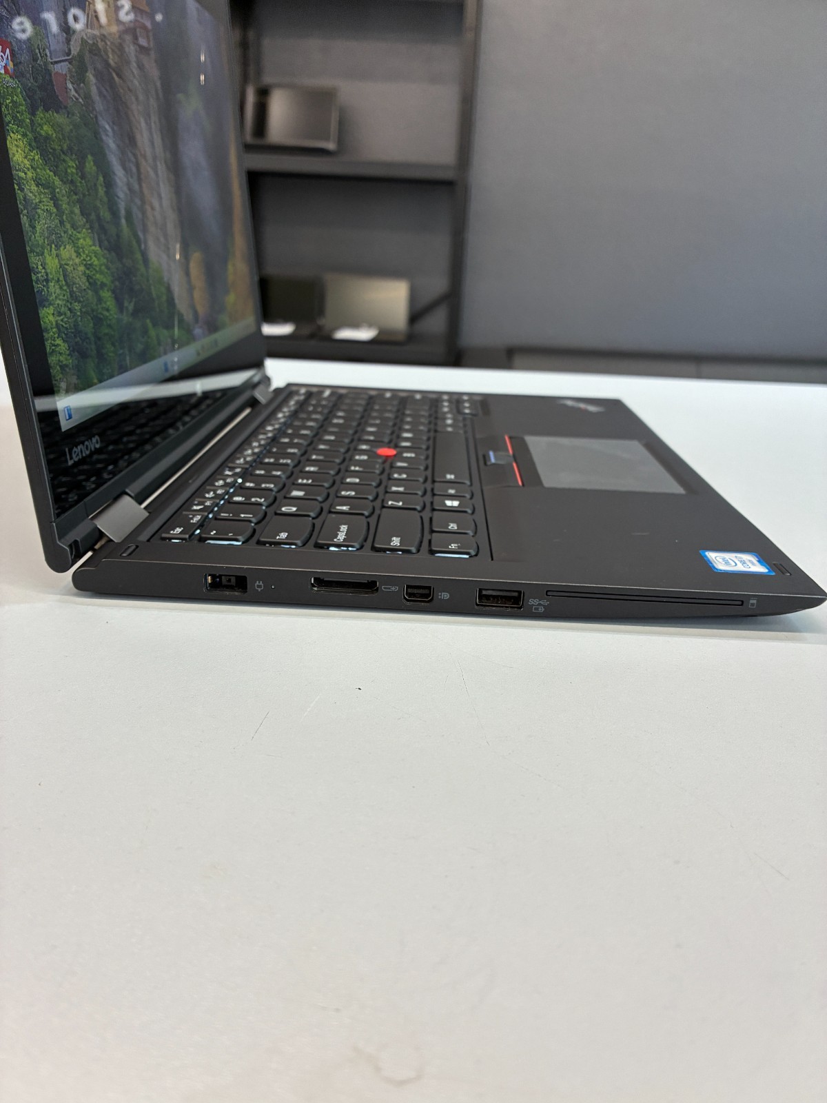 Lenovo Yoga 260: 12″ / i7-6600U / 4Gb / SSD 128Gb / Win 11. Screen damaged