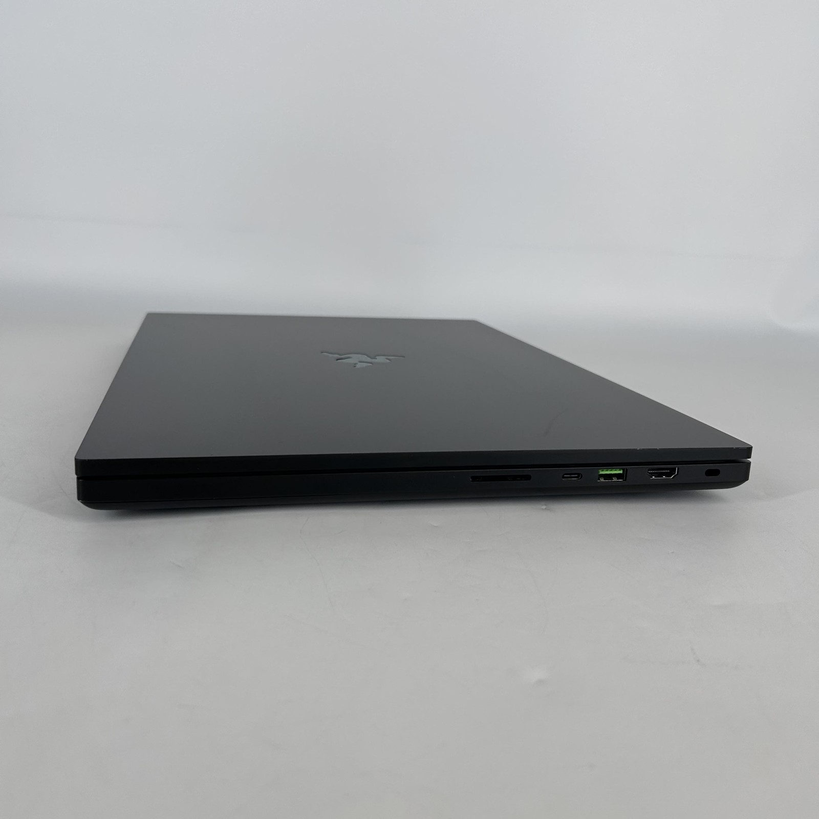 Razer Blade 18 240Hz QHD+ 2.2 GHz i9-13950HX 16GB 1TB SSD RTX 4060 Very Good