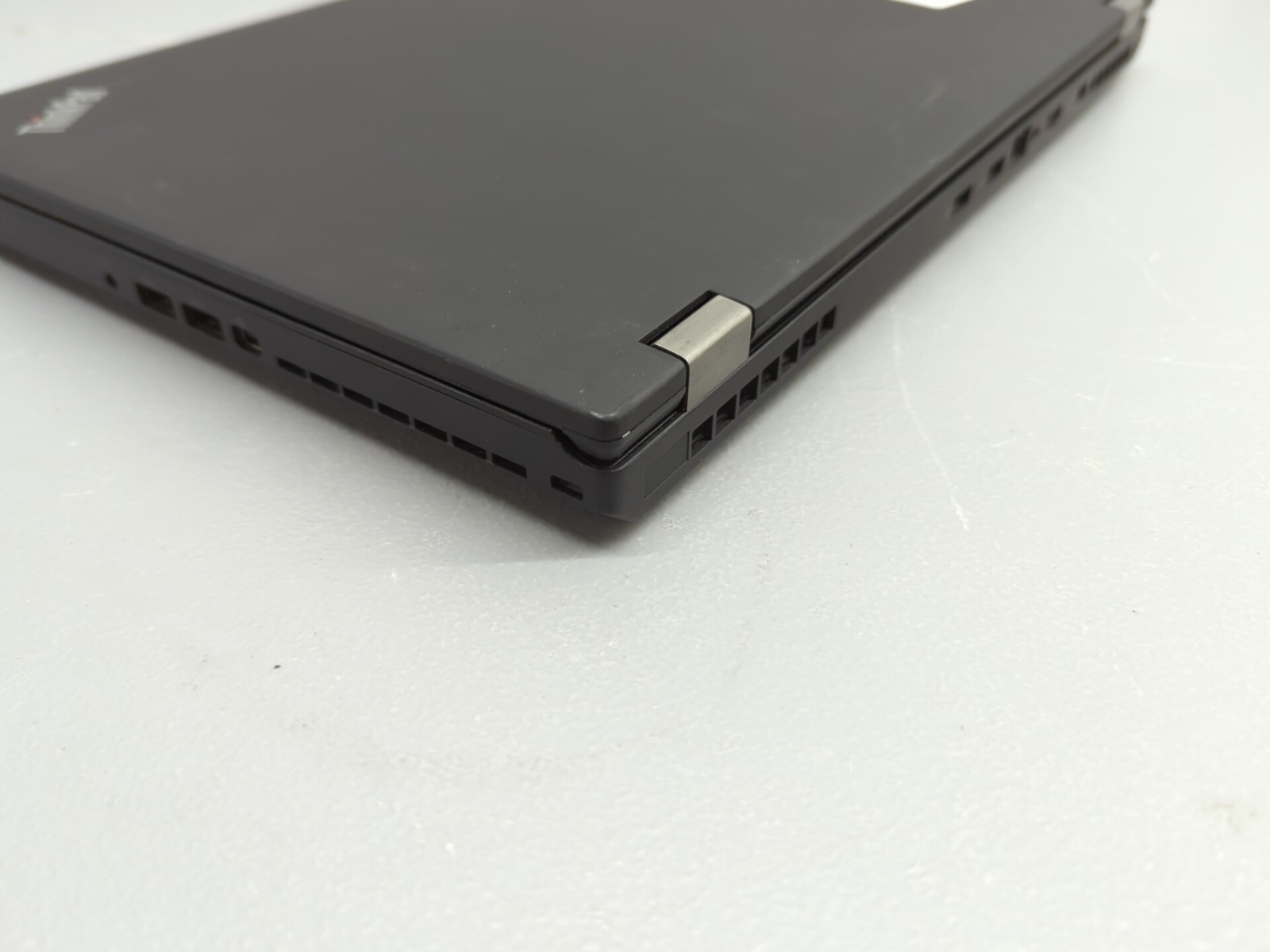 Lenovo ThinkPad P51 15.5″ i7-7700HQ NO RAM NO SSD Quadro M1200