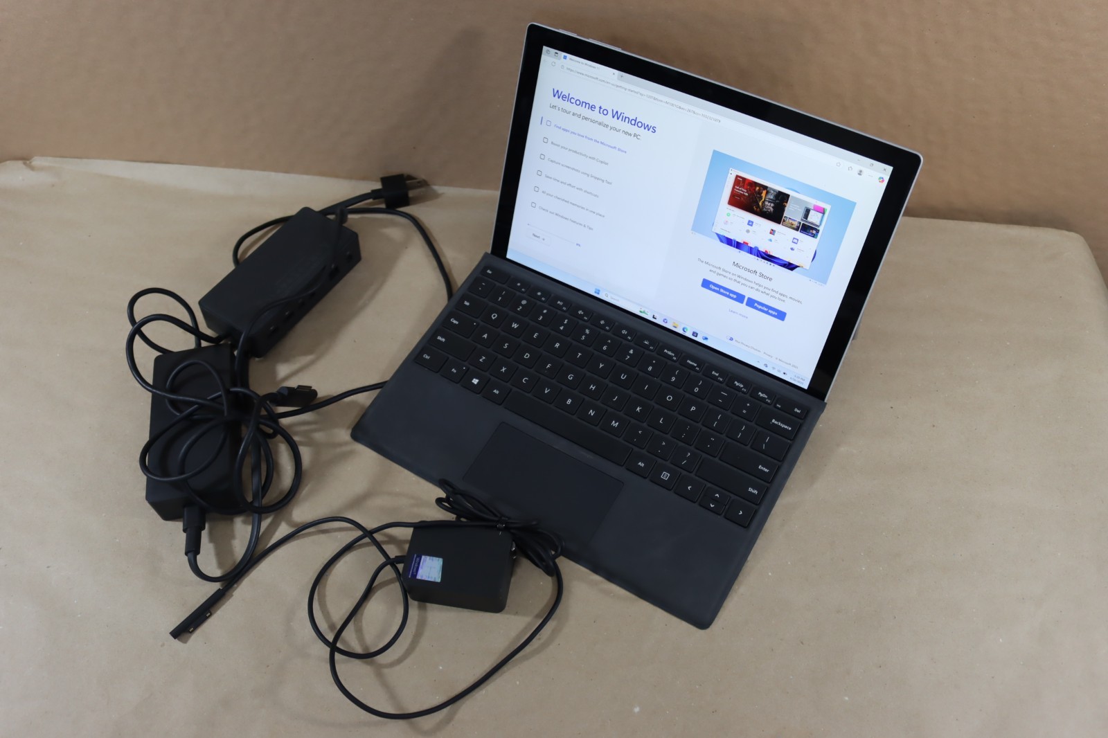 Microsoft Surface Pro 5 i5-7300U 8GB RAM 256GB Wi-Fi + LTE