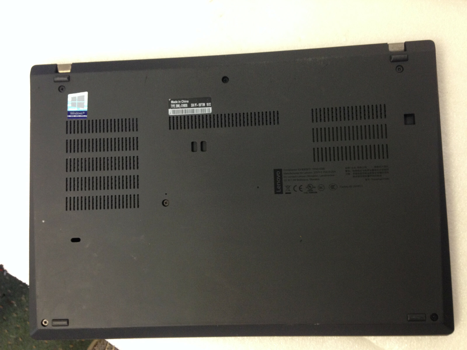 Lenovo ThinkPad AMD Ryzen 5 PRO 3500U 2100Mhz 16GB Touchscreen w/ AC Adapter