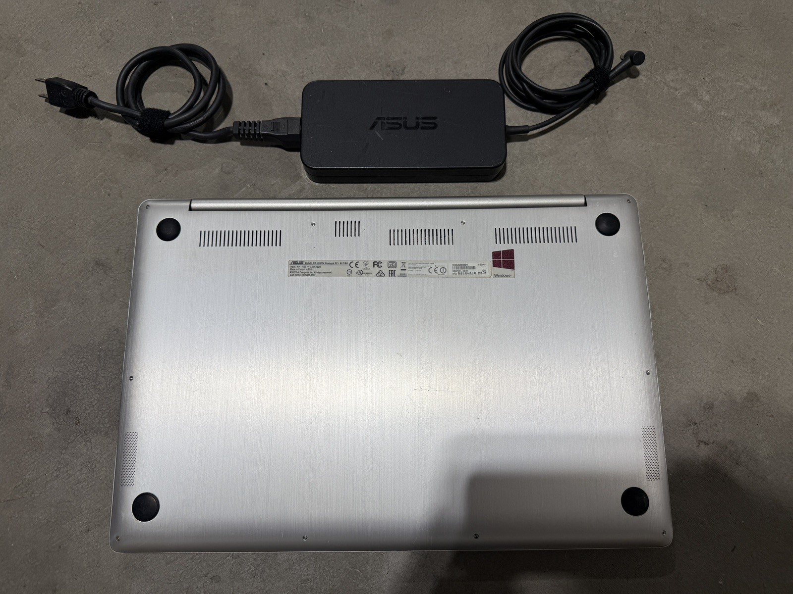 Asus Zenbook UX501V I7-6700HQ 16GB 512GB Win10 W/ AC Adapter