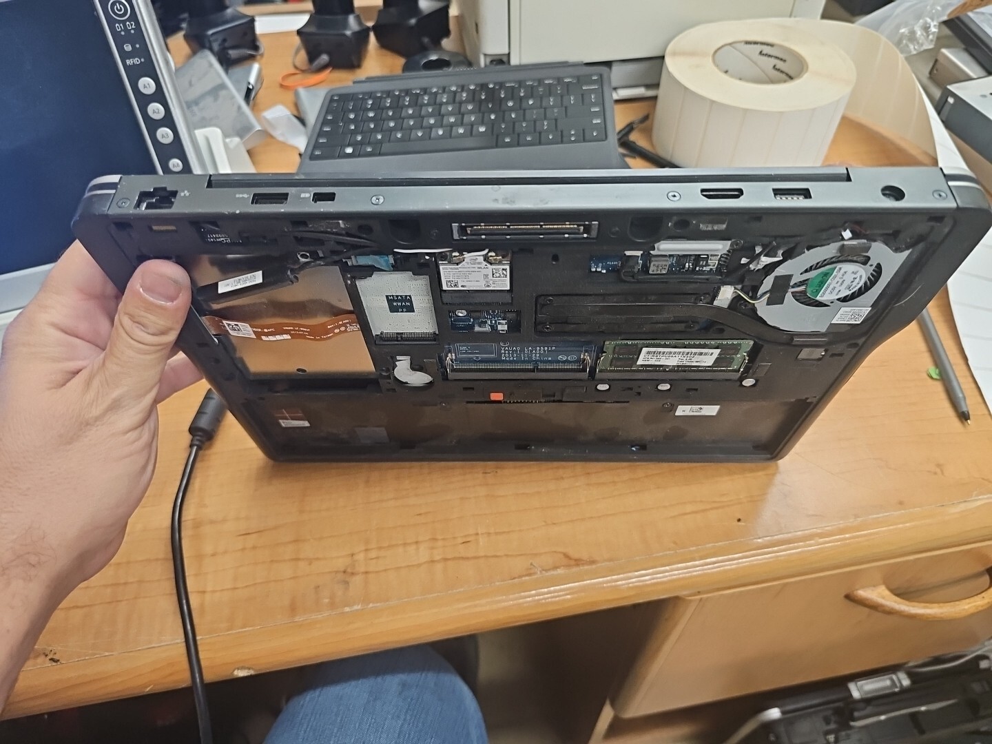 Dell Latitude E7440. i5-4310u 2.0GHz 4GB RAM READ P&r Only Missing Parts