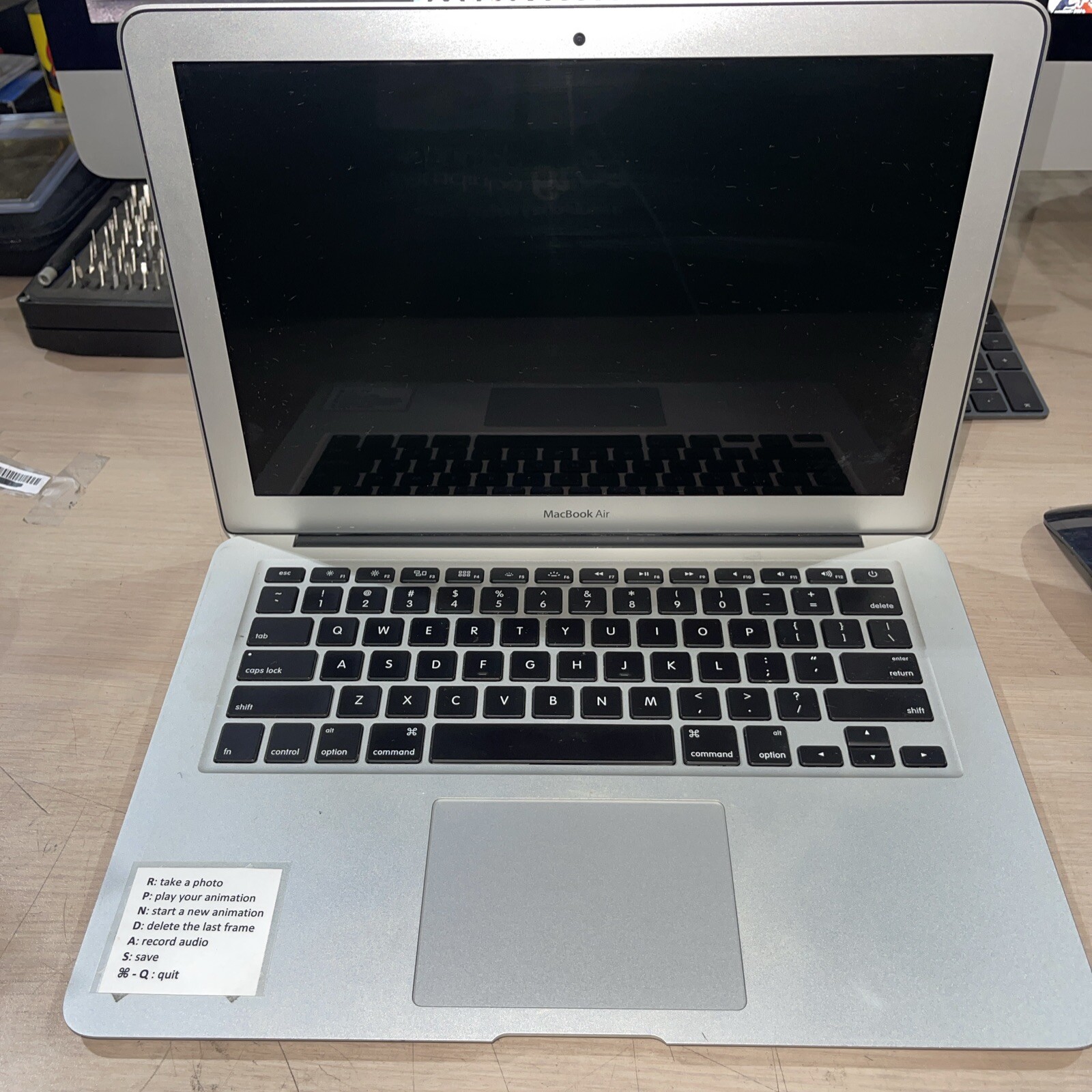 Apple Macbook Air MID 2013 13″ i5-4250U 1.3GHz 4gb RAM NO HD